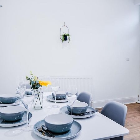 Spacious 4 Bedroom House Near Leeds Cc Beeston Hill Kültér fotó